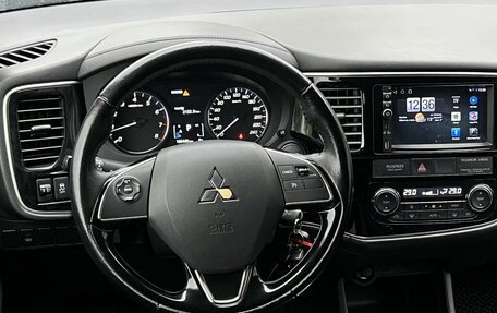 Mitsubishi Outlander III рестайлинг 3, 2016 год, 1 850 000 рублей, 13 фотография