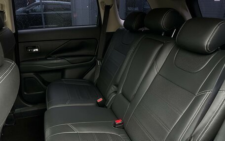 Mitsubishi Outlander III рестайлинг 3, 2016 год, 1 850 000 рублей, 29 фотография