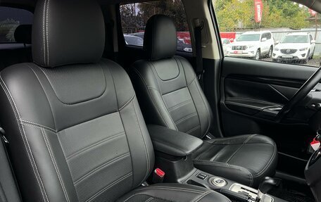 Mitsubishi Outlander III рестайлинг 3, 2016 год, 1 850 000 рублей, 28 фотография