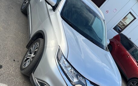 Mitsubishi Outlander III рестайлинг 3, 2017 год, 2 100 000 рублей, 2 фотография
