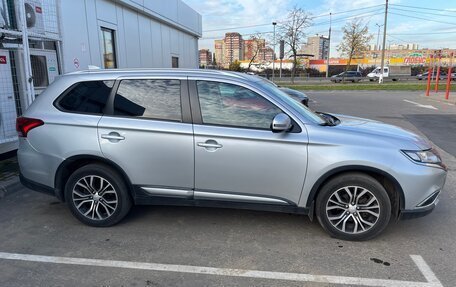 Mitsubishi Outlander III рестайлинг 3, 2017 год, 2 100 000 рублей, 3 фотография