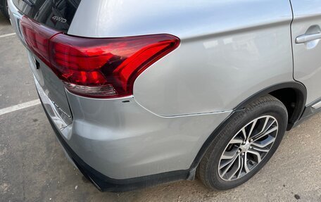 Mitsubishi Outlander III рестайлинг 3, 2017 год, 2 100 000 рублей, 4 фотография