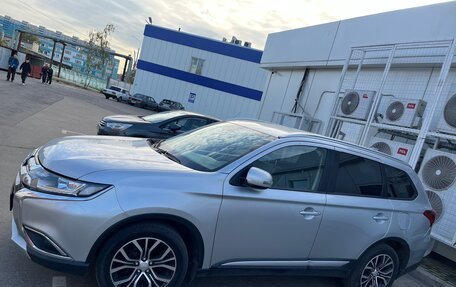 Mitsubishi Outlander III рестайлинг 3, 2017 год, 2 100 000 рублей, 8 фотография
