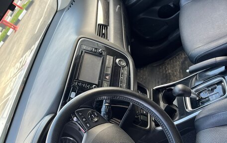 Mitsubishi Outlander III рестайлинг 3, 2017 год, 2 100 000 рублей, 11 фотография