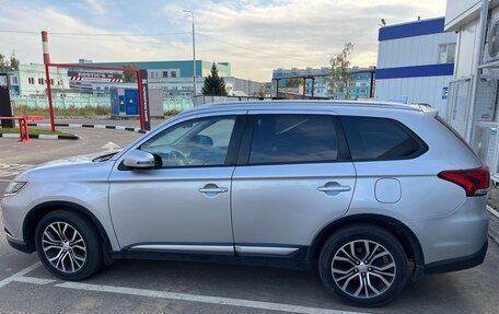Mitsubishi Outlander III рестайлинг 3, 2017 год, 2 100 000 рублей, 7 фотография