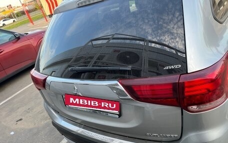 Mitsubishi Outlander III рестайлинг 3, 2017 год, 2 100 000 рублей, 5 фотография