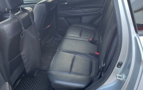 Mitsubishi Outlander III рестайлинг 3, 2017 год, 2 100 000 рублей, 13 фотография