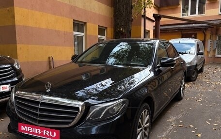 Mercedes-Benz E-Класс, 2019 год, 1 800 000 рублей, 3 фотография