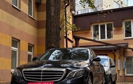 Mercedes-Benz E-Класс, 2019 год, 1 800 000 рублей, 2 фотография