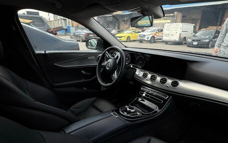 Mercedes-Benz E-Класс, 2019 год, 1 800 000 рублей, 13 фотография