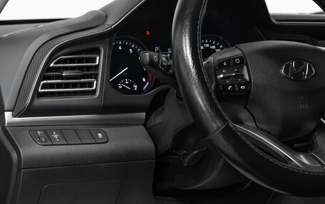 Hyundai Elantra VI рестайлинг, 2019 год, 1 688 000 рублей, 10 фотография