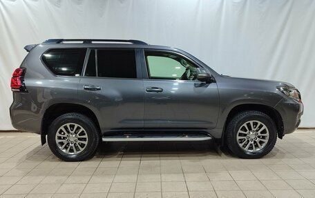 Toyota Land Cruiser Prado 150 рестайлинг 2, 2017 год, 4 550 000 рублей, 4 фотография
