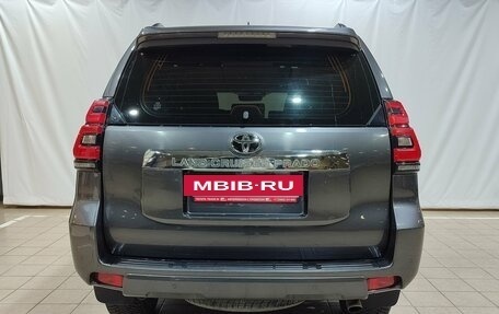 Toyota Land Cruiser Prado 150 рестайлинг 2, 2017 год, 4 550 000 рублей, 7 фотография