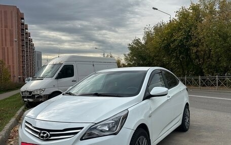 Hyundai Solaris II рестайлинг, 2015 год, 750 000 рублей, 4 фотография