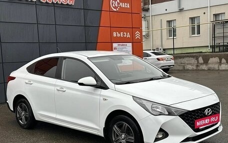 Hyundai Solaris II рестайлинг, 2020 год, 1 785 000 рублей, 3 фотография