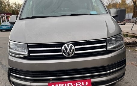 Volkswagen Multivan T6 рестайлинг, 2018 год, 4 200 000 рублей, 2 фотография
