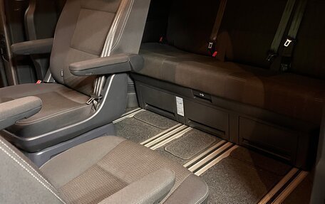 Volkswagen Multivan T6 рестайлинг, 2018 год, 4 200 000 рублей, 9 фотография