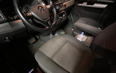 Volkswagen Multivan T6 рестайлинг, 2018 год, 4 200 000 рублей, 13 фотография