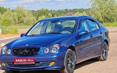 Mercedes-Benz C-Класс, 2004 год, 550 000 рублей, 1 фотография