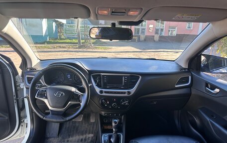 Hyundai Solaris II рестайлинг, 2017 год, 1 350 000 рублей, 5 фотография