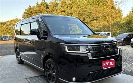 Honda Stepwgn, 2023 год, 1 920 000 рублей, 1 фотография