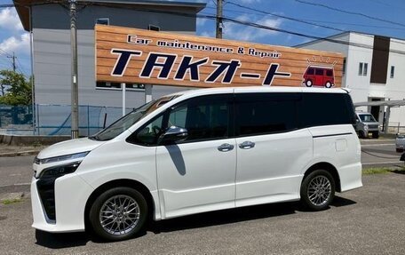 Toyota Voxy III, 2021 год, 2 250 000 рублей, 6 фотография
