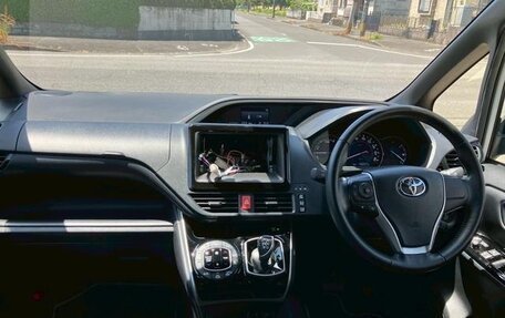 Toyota Voxy III, 2021 год, 2 250 000 рублей, 9 фотография