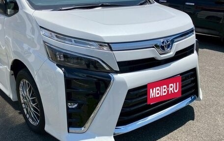 Toyota Voxy III, 2021 год, 2 250 000 рублей, 4 фотография