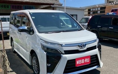 Toyota Voxy III, 2021 год, 2 250 000 рублей, 3 фотография