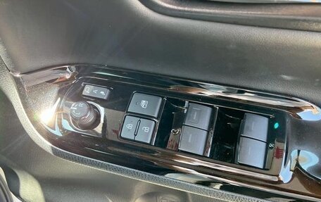 Toyota Voxy III, 2021 год, 2 250 000 рублей, 21 фотография