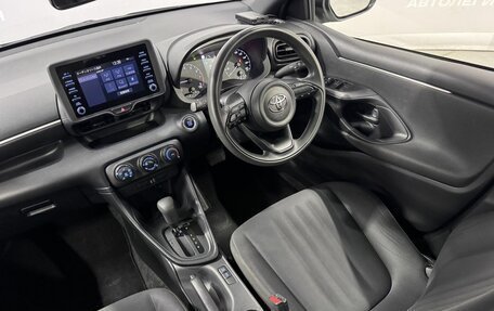Toyota Yaris, 2021 год, 1 130 000 рублей, 14 фотография