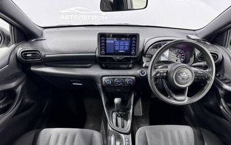 Toyota Yaris, 2021 год, 1 130 000 рублей, 15 фотография