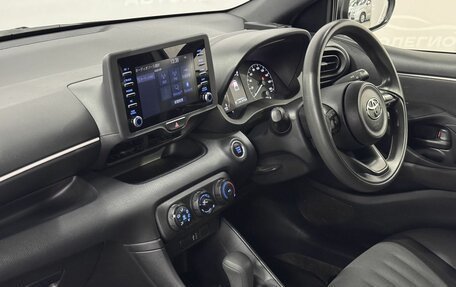 Toyota Yaris, 2021 год, 1 130 000 рублей, 10 фотография