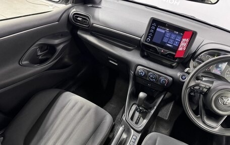 Toyota Yaris, 2021 год, 1 130 000 рублей, 16 фотография