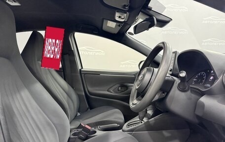 Toyota Yaris, 2021 год, 1 130 000 рублей, 12 фотография