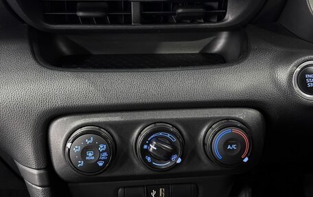Toyota Yaris, 2021 год, 1 130 000 рублей, 17 фотография