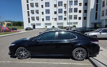 Toyota Camry, 2021 год, 2 990 000 рублей, 6 фотография