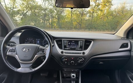 Hyundai Solaris II рестайлинг, 2018 год, 1 180 000 рублей, 8 фотография