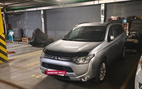 Mitsubishi Outlander III рестайлинг 3, 2012 год, 950 000 рублей, 3 фотография