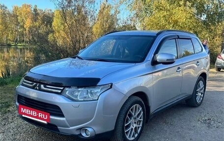Mitsubishi Outlander III рестайлинг 3, 2012 год, 950 000 рублей, 13 фотография