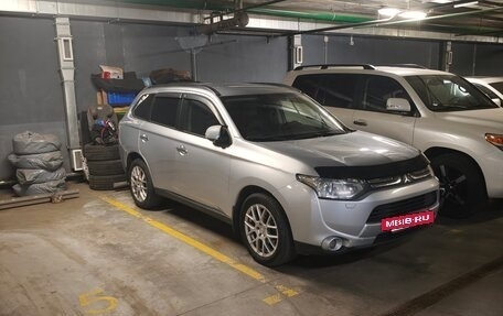 Mitsubishi Outlander III рестайлинг 3, 2012 год, 950 000 рублей, 4 фотография