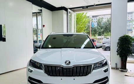 Skoda Karoq I, 2022 год, 1 610 000 рублей, 2 фотография