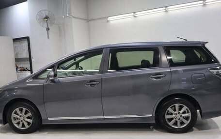 Toyota Wish II, 2016 год, 1 250 000 рублей, 31 фотография