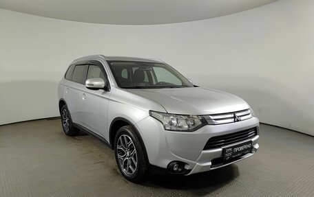 Mitsubishi Outlander III рестайлинг 3, 2014 год, 1 800 000 рублей, 3 фотография