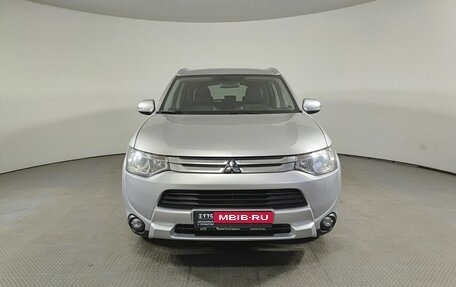 Mitsubishi Outlander III рестайлинг 3, 2014 год, 1 800 000 рублей, 2 фотография