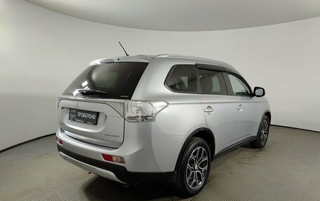 Mitsubishi Outlander III рестайлинг 3, 2014 год, 1 800 000 рублей, 6 фотография