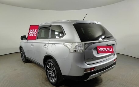 Mitsubishi Outlander III рестайлинг 3, 2014 год, 1 800 000 рублей, 8 фотография