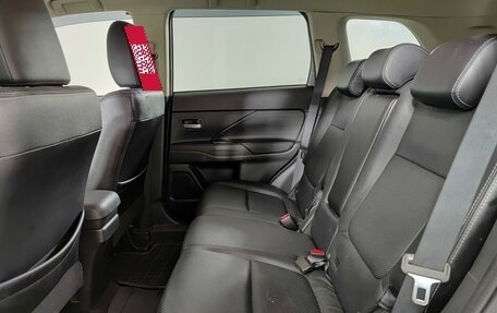 Mitsubishi Outlander III рестайлинг 3, 2014 год, 1 800 000 рублей, 15 фотография