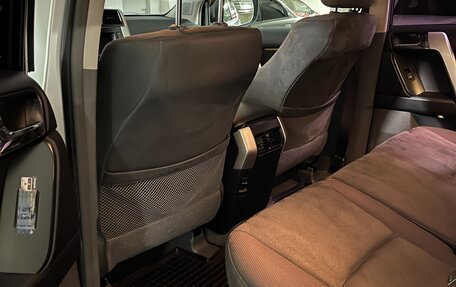 Toyota Land Cruiser Prado 150 рестайлинг 2, 2013 год, 3 550 000 рублей, 7 фотография