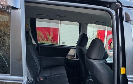 Toyota Noah III, 2013 год, 1 420 000 рублей, 13 фотография